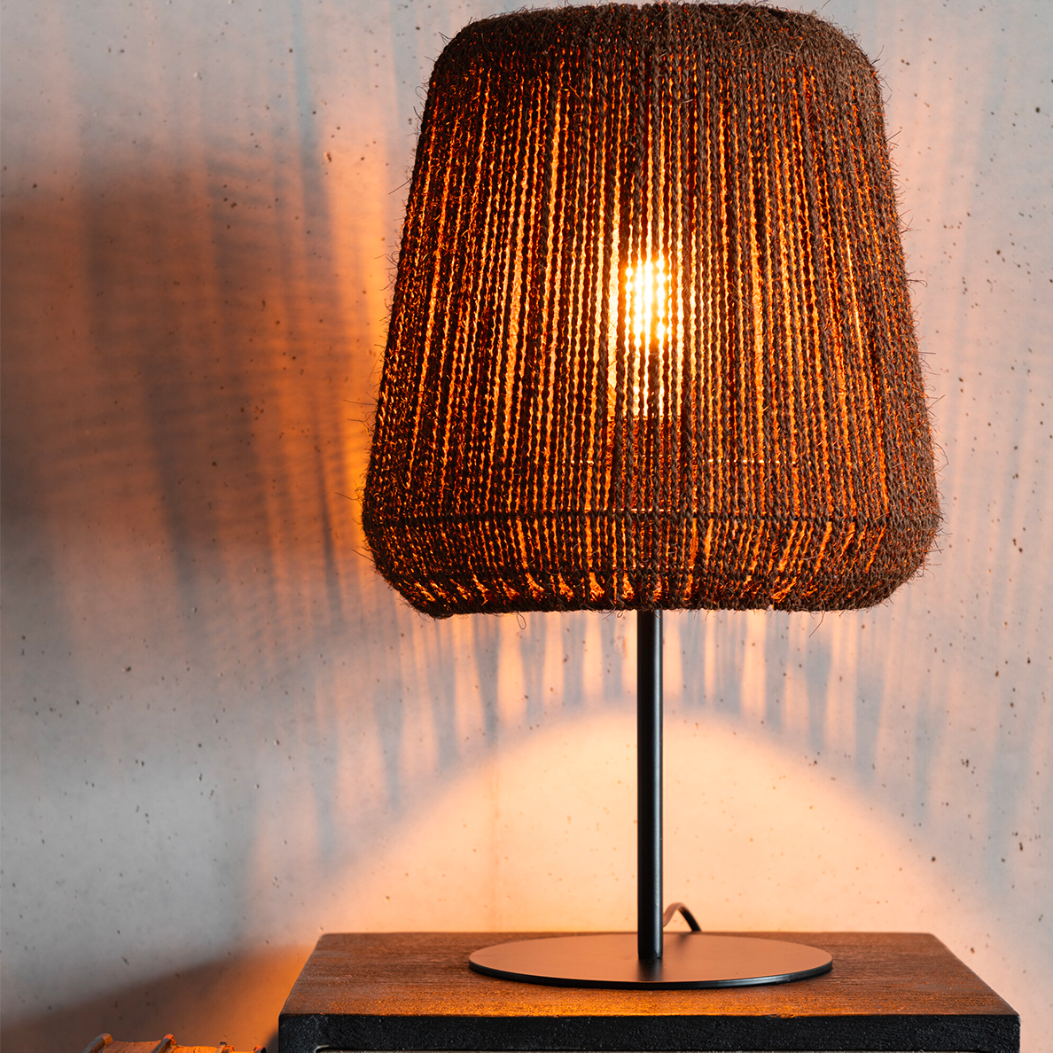 Lampe de Table MOLLY en metal/palmier noir